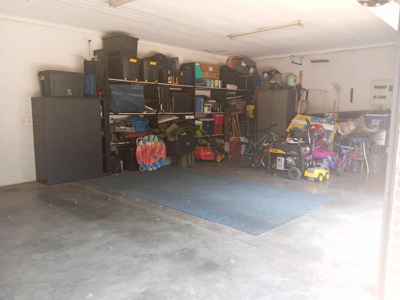 4 Bedroom Property for Sale in Petersfield Gauteng