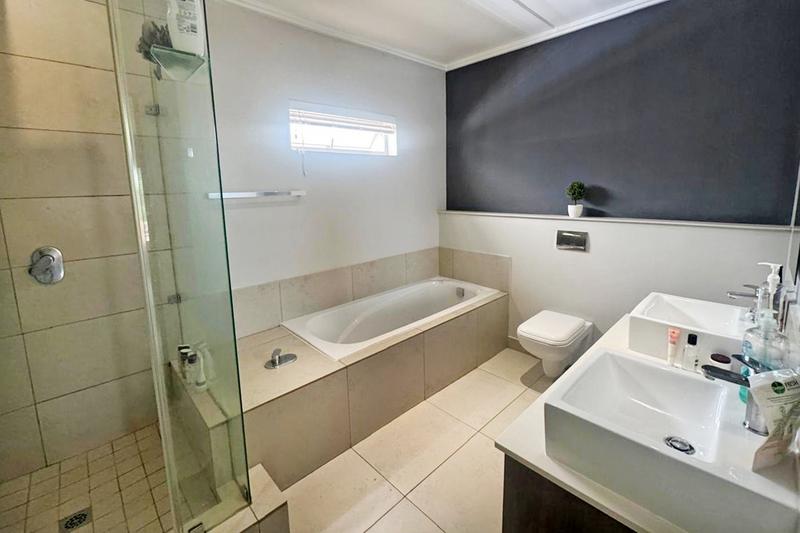 To Let 2 Bedroom Property for Rent in Sandown Gauteng
