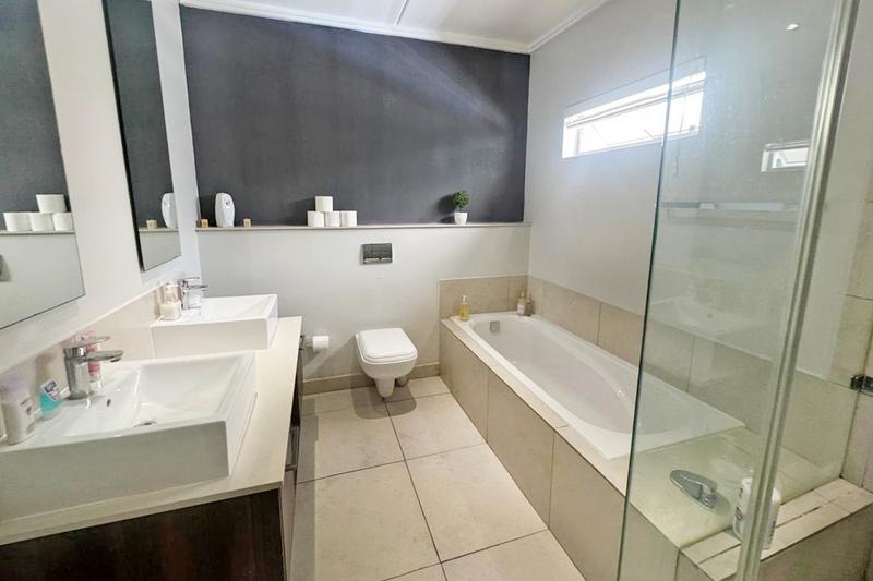 To Let 2 Bedroom Property for Rent in Sandown Gauteng