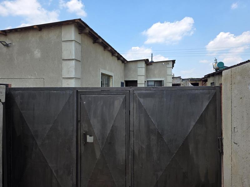 5 Bedroom Property for Sale in Ivory Park Gauteng