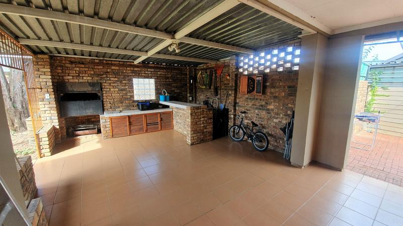 3 Bedroom Property for Sale in Sinoville Gauteng