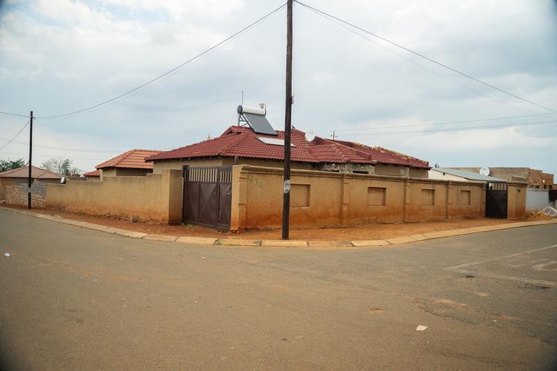 5 Bedroom Property for Sale in Thulani Gauteng