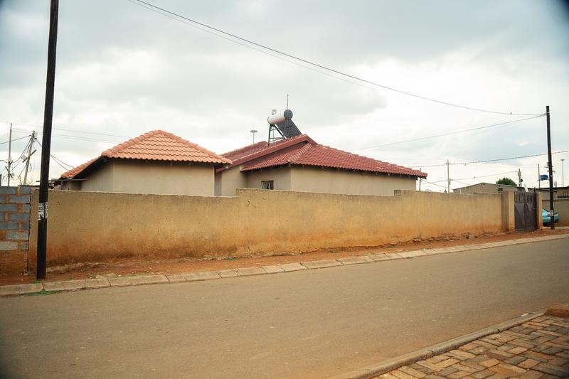 5 Bedroom Property for Sale in Thulani Gauteng