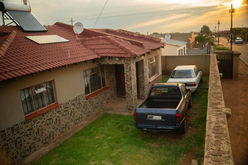 5 Bedroom Property for Sale in Thulani Gauteng