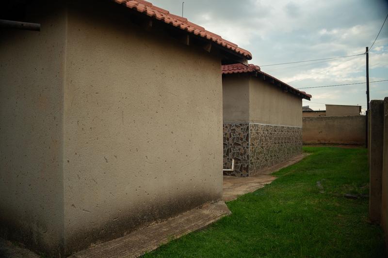 5 Bedroom Property for Sale in Thulani Gauteng