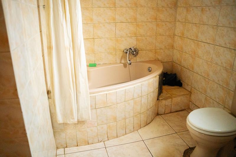 5 Bedroom Property for Sale in Thulani Gauteng