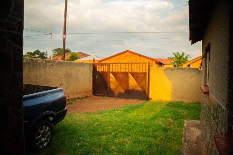 5 Bedroom Property for Sale in Thulani Gauteng