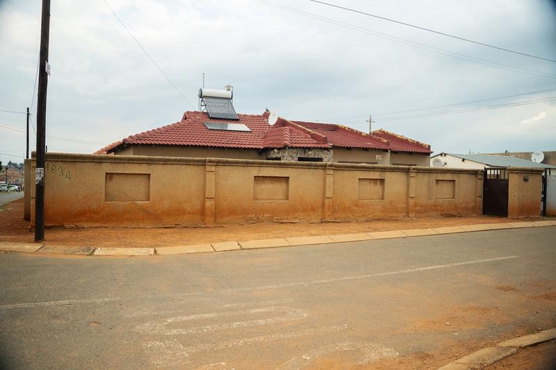 5 Bedroom Property for Sale in Thulani Gauteng