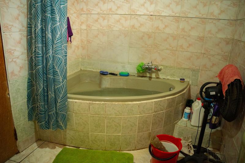 5 Bedroom Property for Sale in Thulani Gauteng