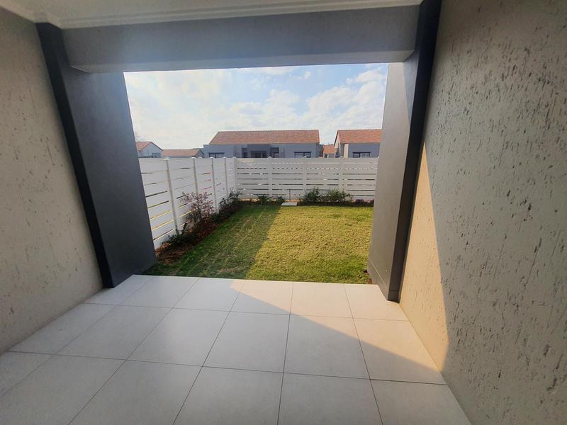 To Let 2 Bedroom Property for Rent in Beverley Gauteng