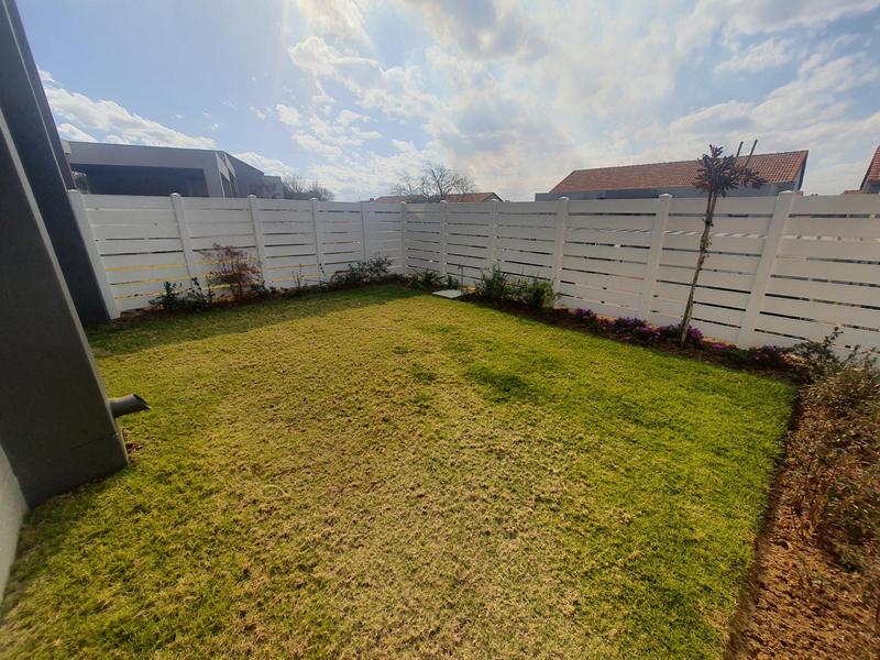 To Let 2 Bedroom Property for Rent in Beverley Gauteng