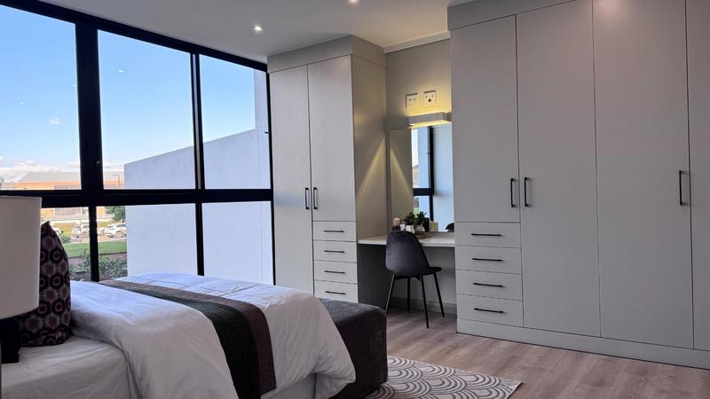 To Let 3 Bedroom Property for Rent in Midfield Estate Gauteng