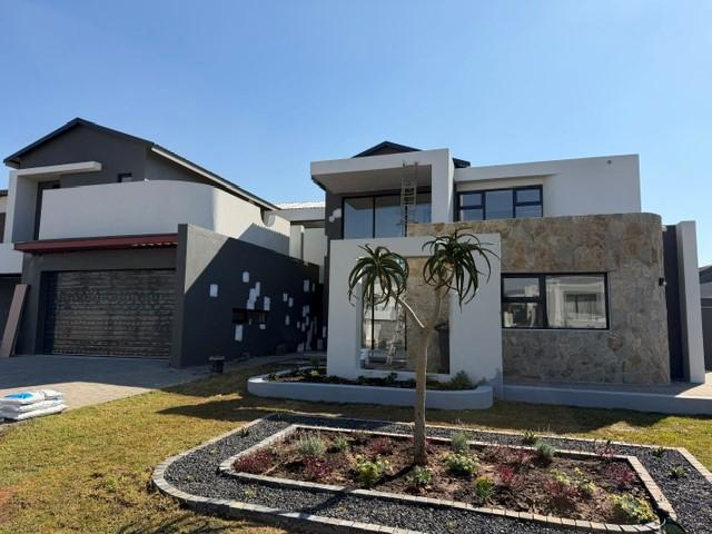5 Bedroom Property for Sale in Midstream Heights Gauteng