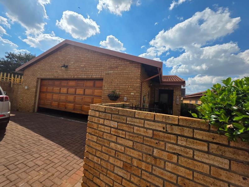 3 Bedroom Property for Sale in Eike Park Gauteng