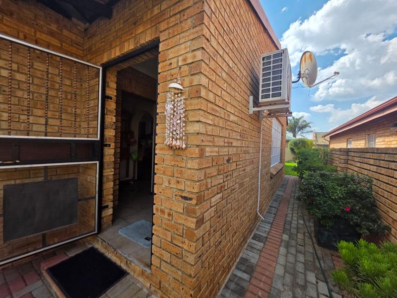3 Bedroom Property for Sale in Eike Park Gauteng