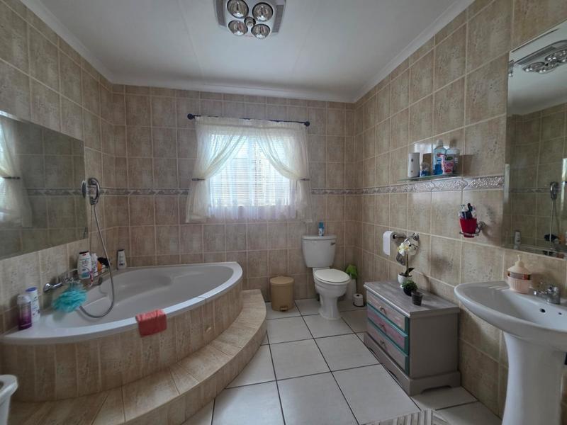 3 Bedroom Property for Sale in Eike Park Gauteng