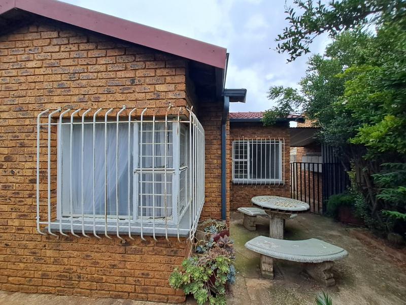 2 Bedroom Property for Sale in Wannenburghoogte Gauteng