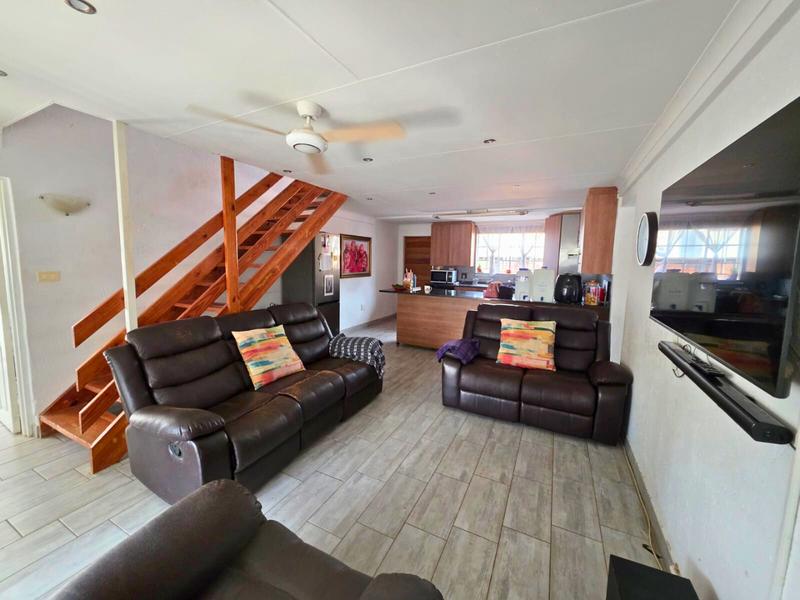 To Let 4 Bedroom Property for Rent in Glen Marais Gauteng