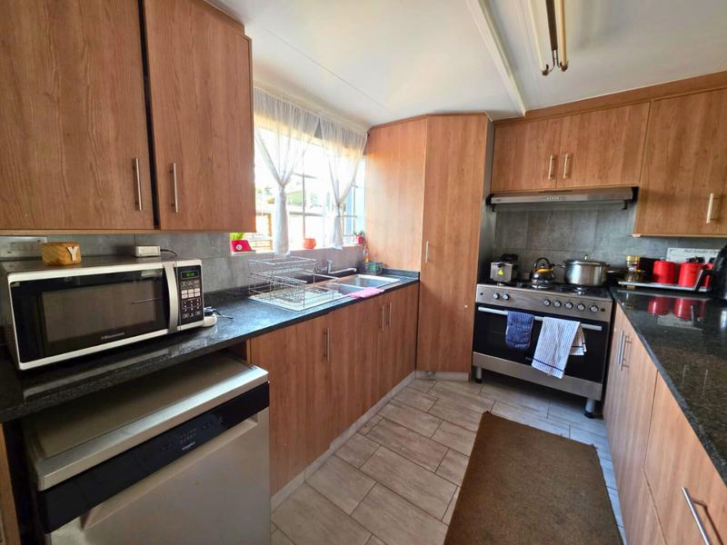 To Let 4 Bedroom Property for Rent in Glen Marais Gauteng