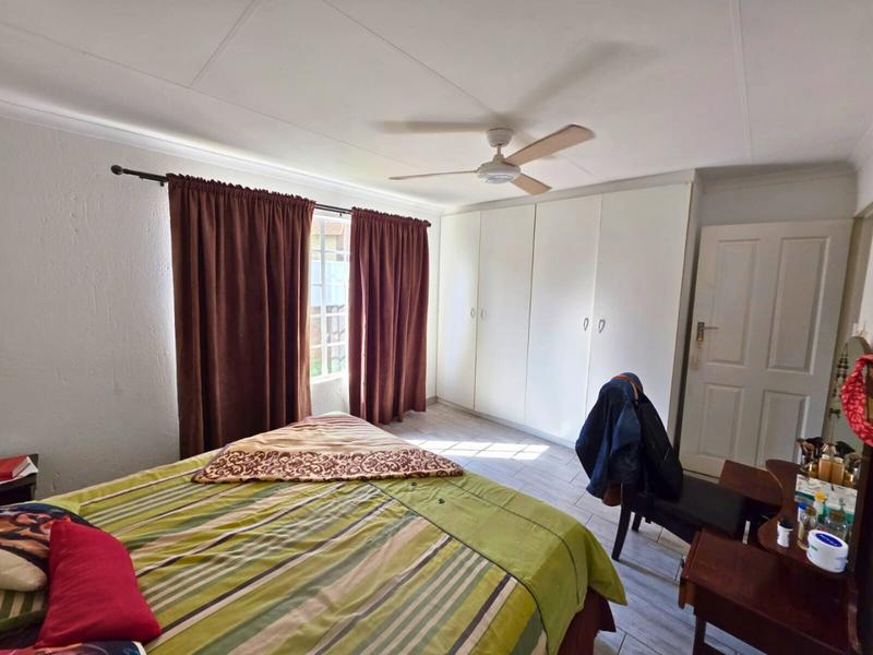 To Let 4 Bedroom Property for Rent in Glen Marais Gauteng