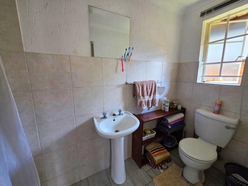 To Let 4 Bedroom Property for Rent in Glen Marais Gauteng