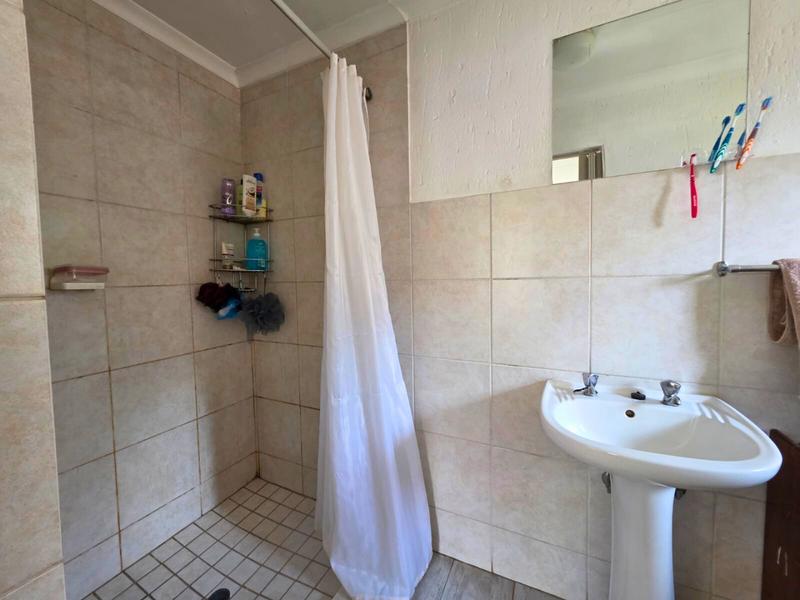 To Let 4 Bedroom Property for Rent in Glen Marais Gauteng