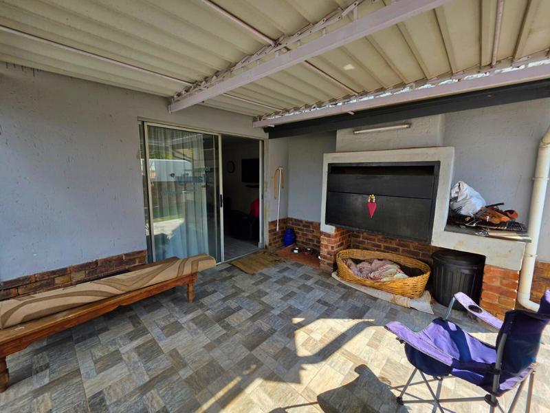 To Let 4 Bedroom Property for Rent in Glen Marais Gauteng