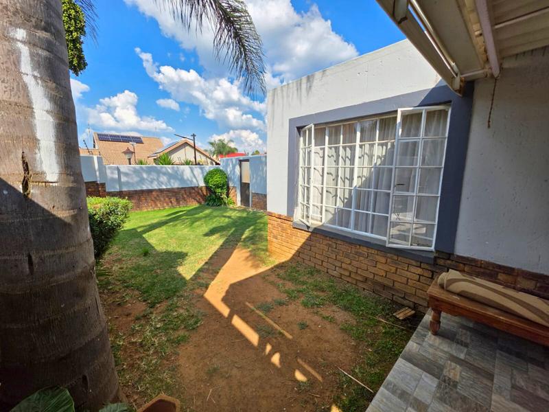 To Let 4 Bedroom Property for Rent in Glen Marais Gauteng