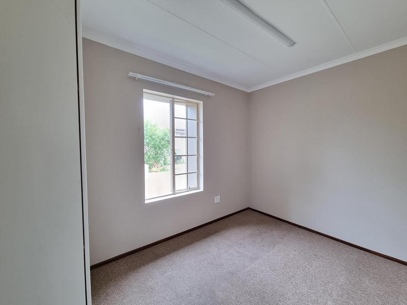 To Let 2 Bedroom Property for Rent in Ruimsig Gauteng