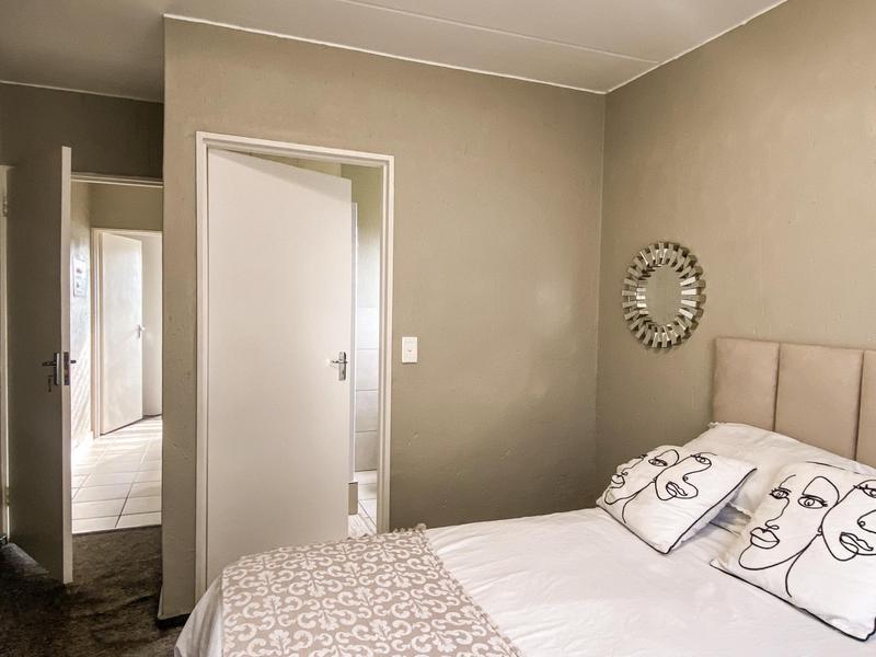 2 Bedroom Property for Sale in Ruimsig Gauteng