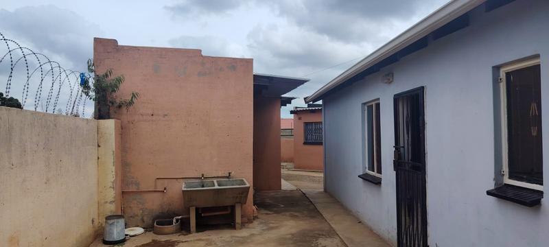 8 Bedroom Property for Sale in Protea Glen Gauteng