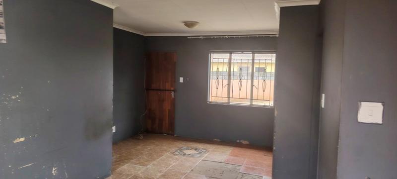 8 Bedroom Property for Sale in Protea Glen Gauteng