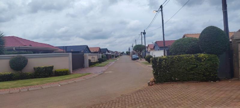 8 Bedroom Property for Sale in Protea Glen Gauteng