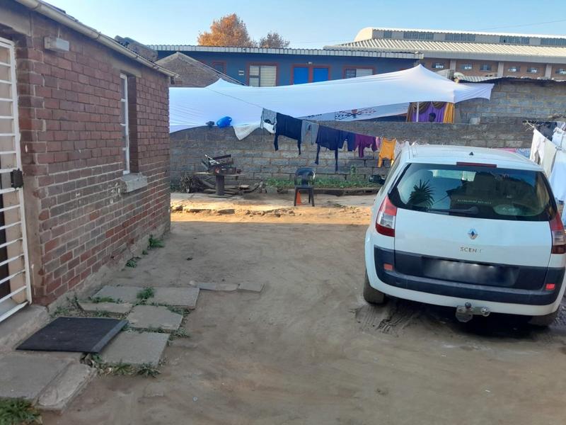 To Let 1 Bedroom Property for Rent in Orlando Gauteng