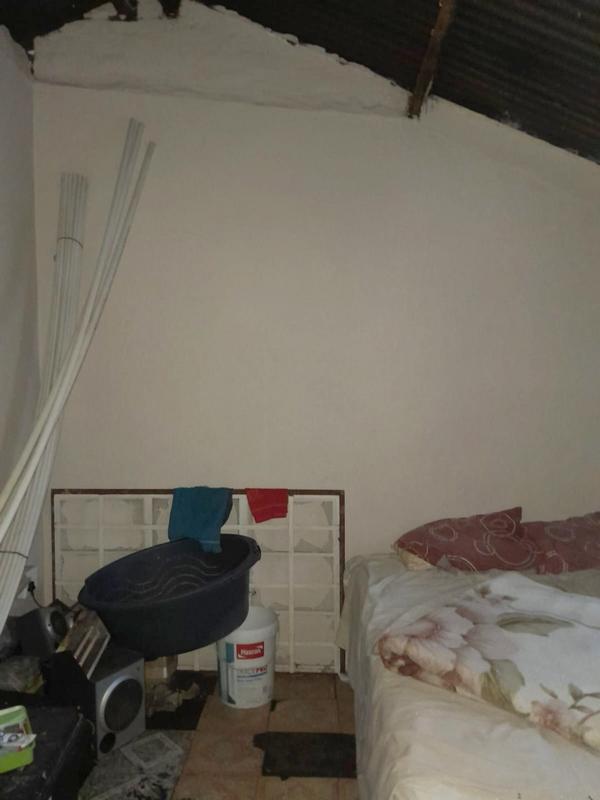 To Let 1 Bedroom Property for Rent in Orlando Gauteng