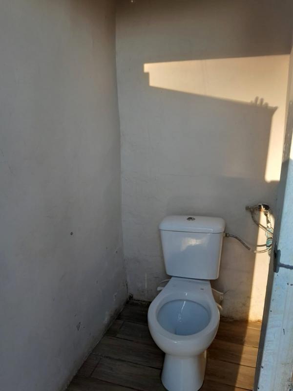 To Let 1 Bedroom Property for Rent in Orlando Gauteng