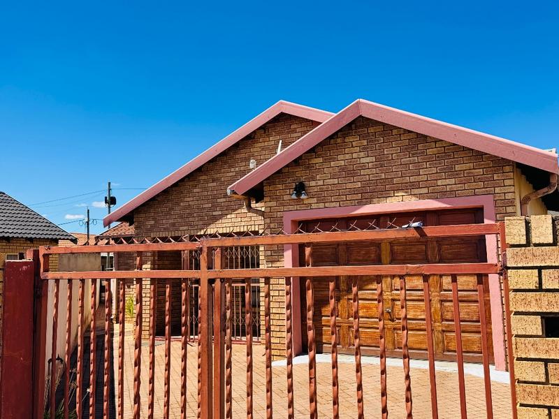 4 Bedroom Property for Sale in Vosloorus Gauteng