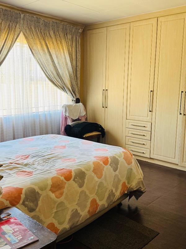 4 Bedroom Property for Sale in Vosloorus Gauteng