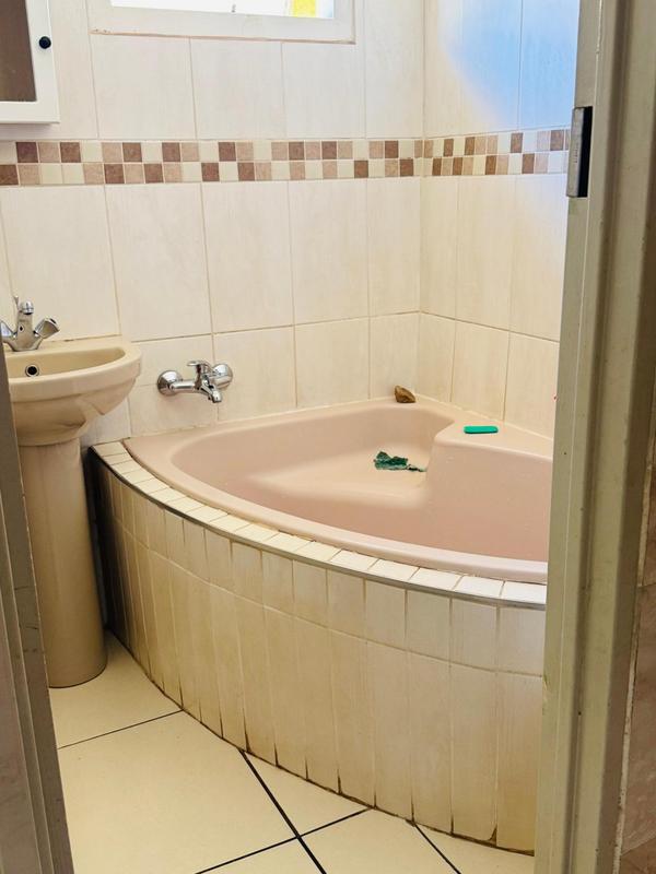 4 Bedroom Property for Sale in Vosloorus Gauteng