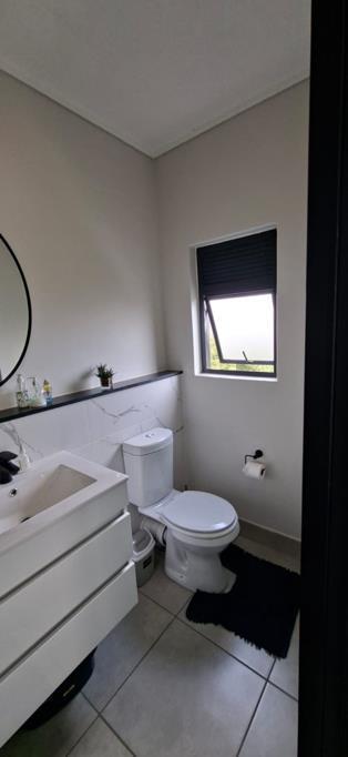 2 Bedroom Property for Sale in Waterfall Gauteng