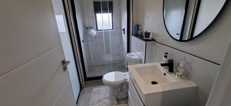 2 Bedroom Property for Sale in Waterfall Gauteng