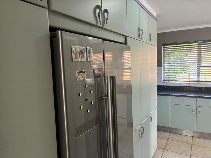 To Let 5 Bedroom Property for Rent in Waterkloof Ridge Gauteng