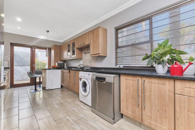 3 Bedroom Property for Sale in Sunninghill Gauteng