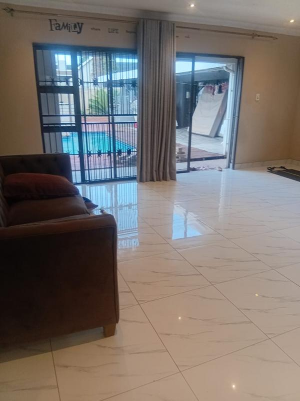 To Let 2 Bedroom Property for Rent in Brackenhurst Gauteng