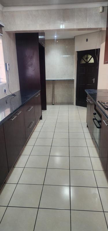 6 Bedroom Property for Sale in Brackendowns Gauteng