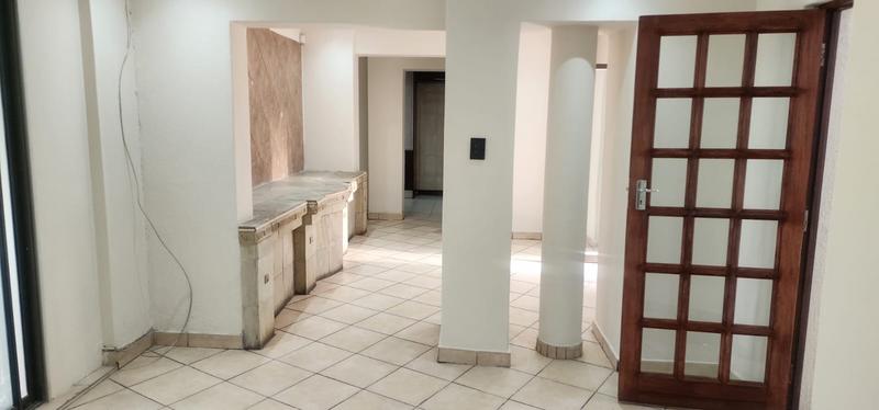 6 Bedroom Property for Sale in Brackendowns Gauteng