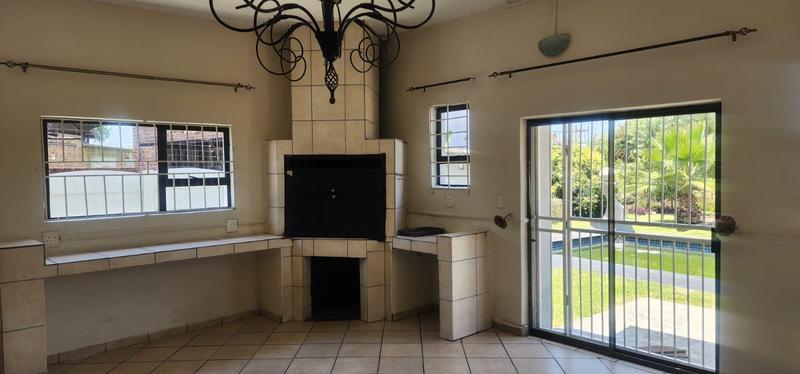 6 Bedroom Property for Sale in Brackendowns Gauteng