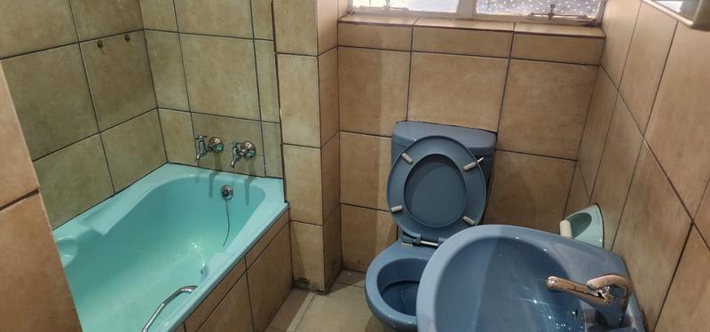 6 Bedroom Property for Sale in Brackendowns Gauteng