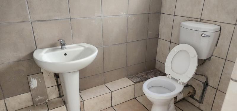 6 Bedroom Property for Sale in Brackendowns Gauteng