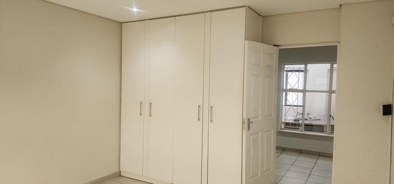 6 Bedroom Property for Sale in Brackendowns Gauteng